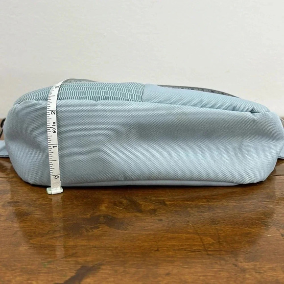 Under Armour Belt Bag Fanny Pack Waist Pack Walk Travel Vacation Purse Wallet - Picture 8 of 8